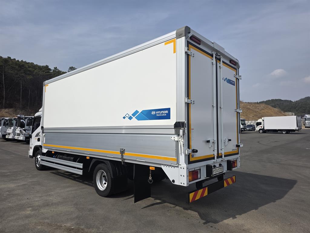 medium and large cargo truck - Vista 4