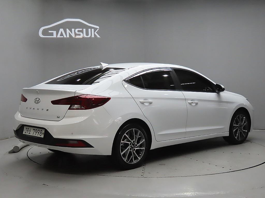 HYUNDAI Avante - Vista 7