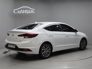 HYUNDAI Avante - Vista 8