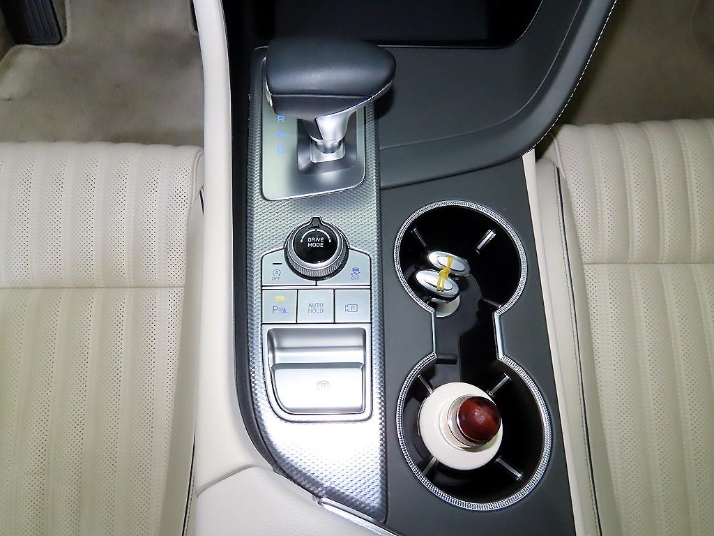 Genesis G70 - Vista 12