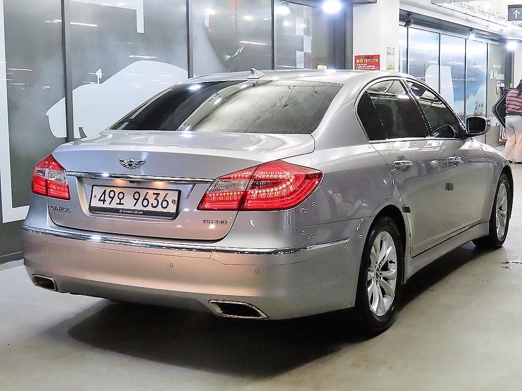 HYUNDAI Genesis - Vista 4