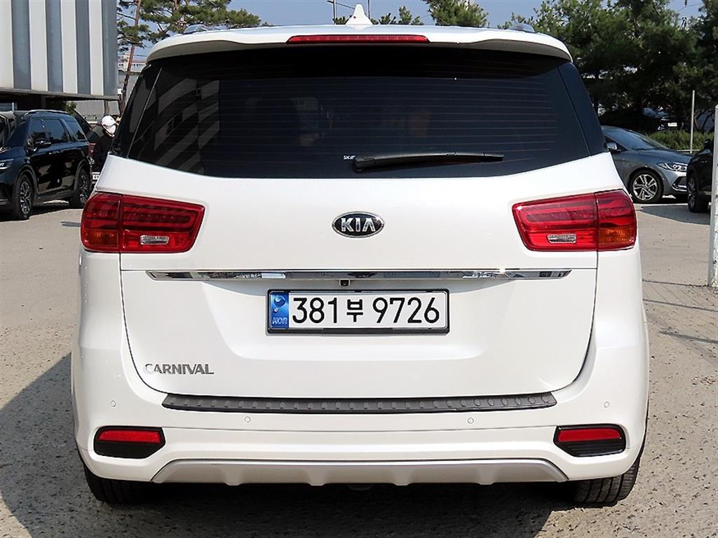 KIA Carnival - Vista 4