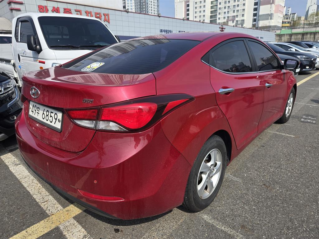 HYUNDAI Avante - Vista 5