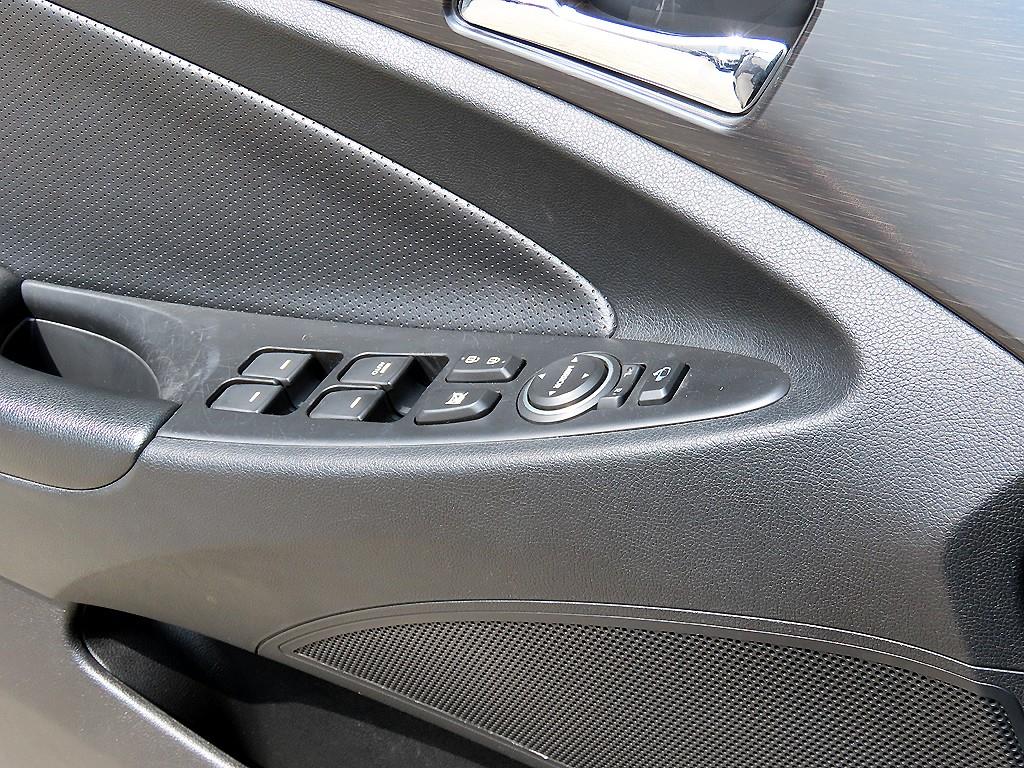 HYUNDAI Sonata - Vista 11