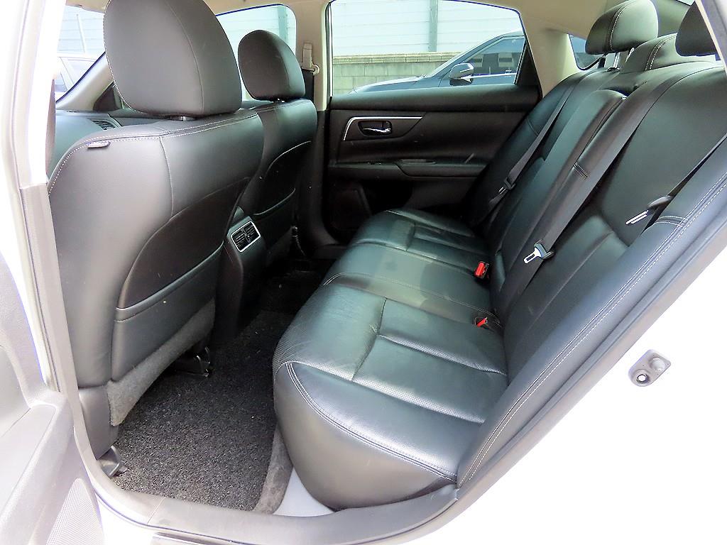 Nissan Altima - Vista 6