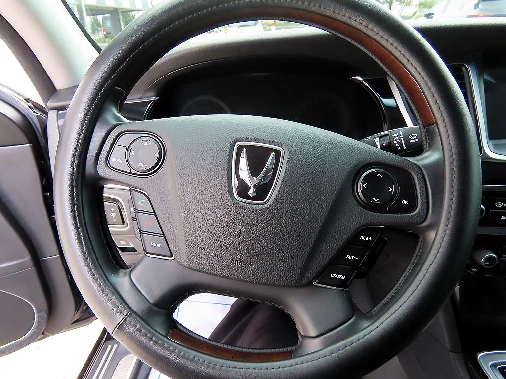 HYUNDAI Equus - Vista 8