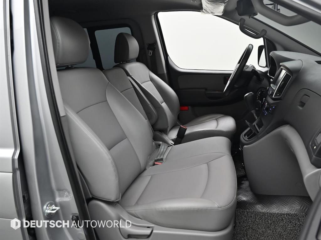 HYUNDAI Starex - Vista 8