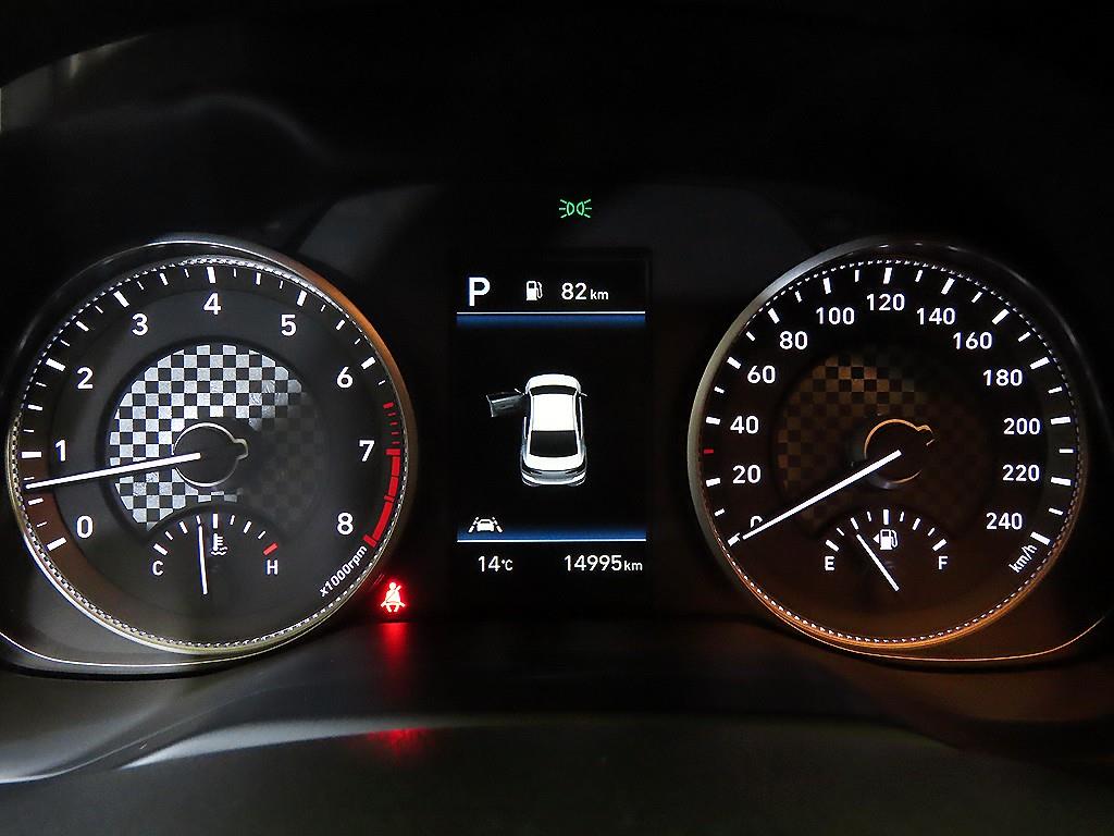 HYUNDAI Avante - Vista 9