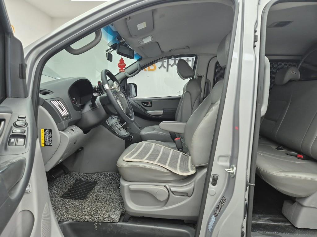 HYUNDAI Starex - Vista 11