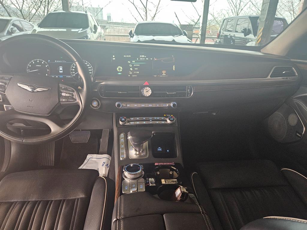 Genesis G90 - Vista 8