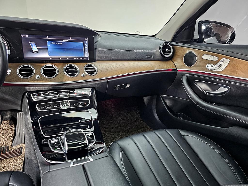 Mercedes Benz E class - Vista 10