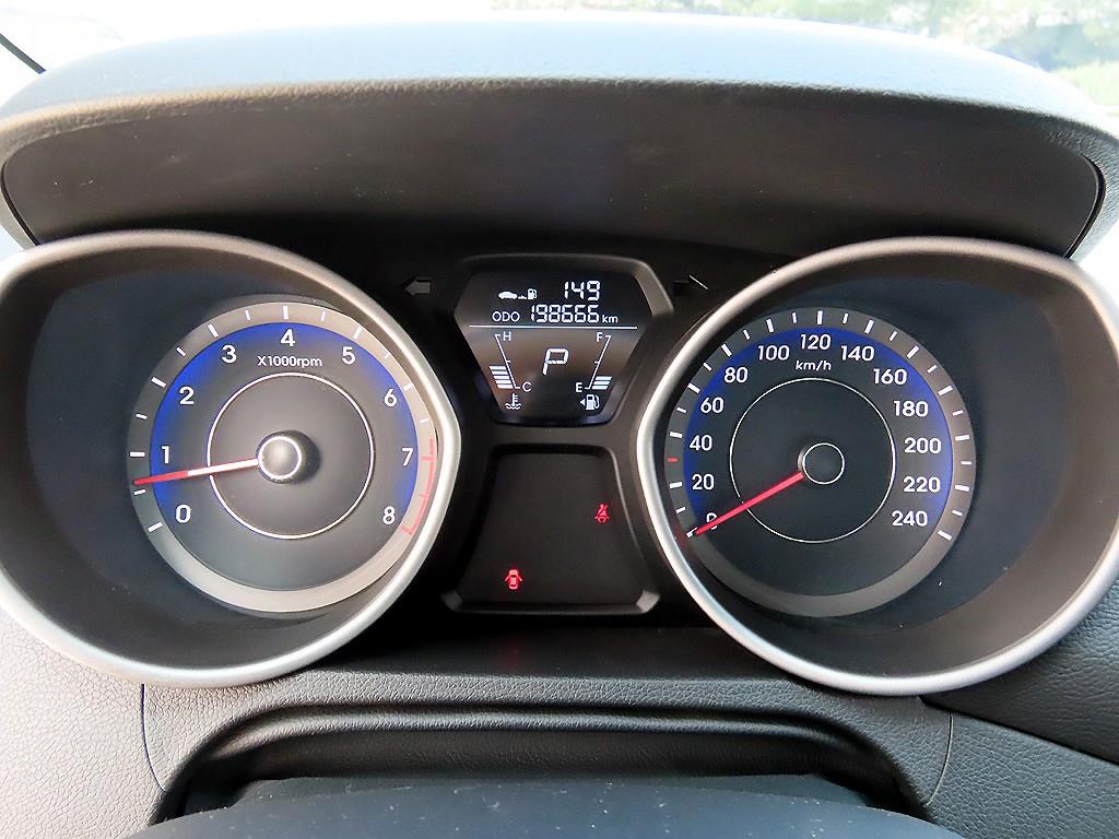 HYUNDAI Avante - Vista 9