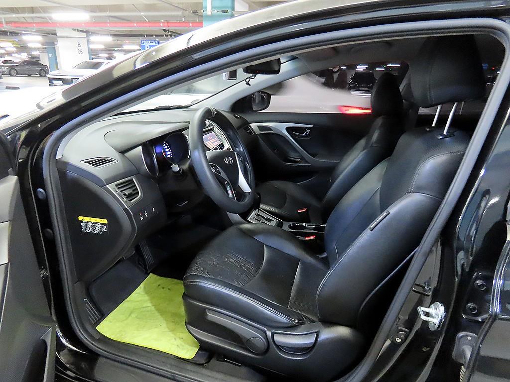 HYUNDAI Avante - Vista 6