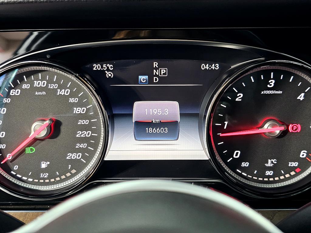 Mercedes Benz E class - Vista 7