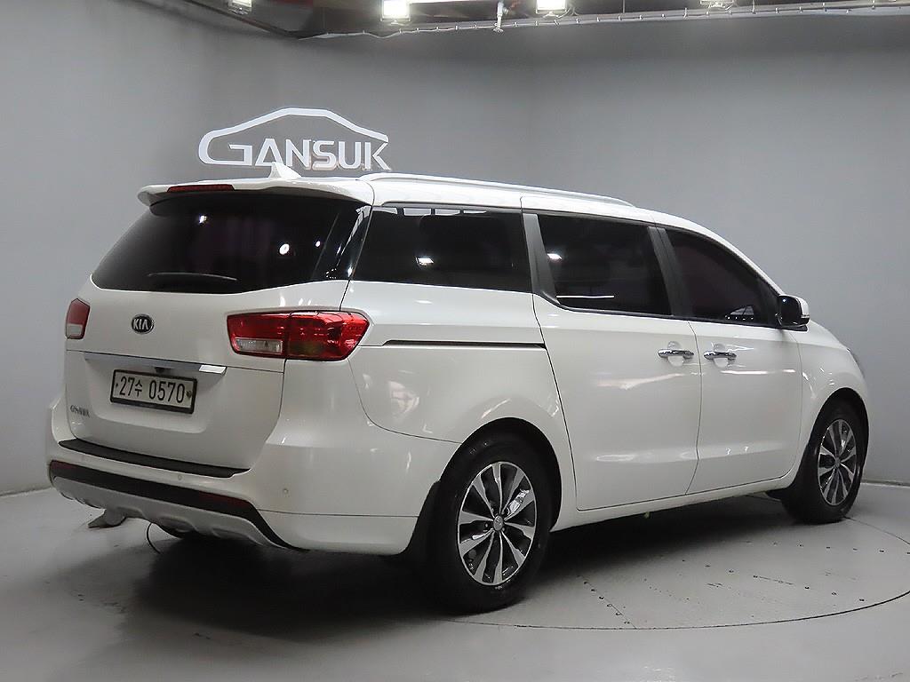 KIA Carnival - Vista 7