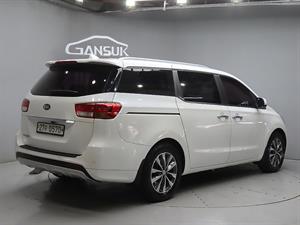 KIA Carnival - Vista 8