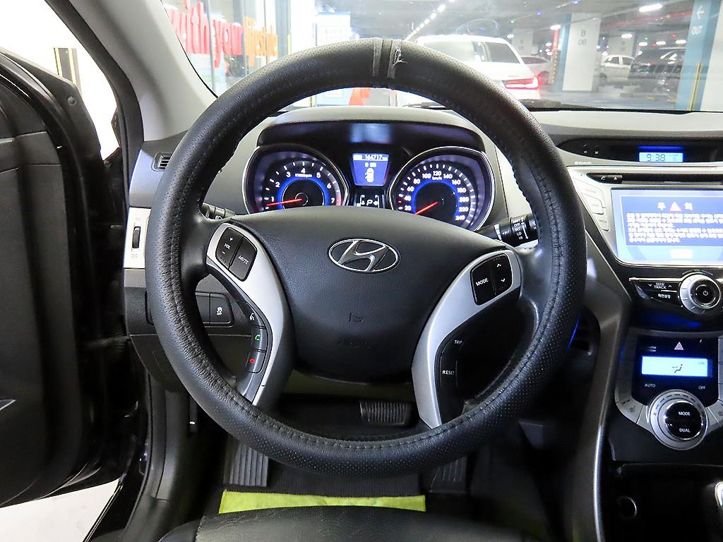 HYUNDAI Avante - Vista 8