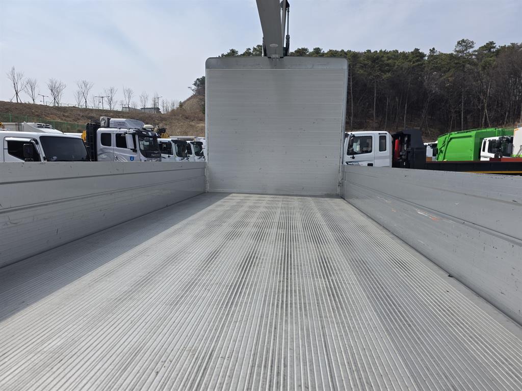 medium and large cargo truck - Vista 12