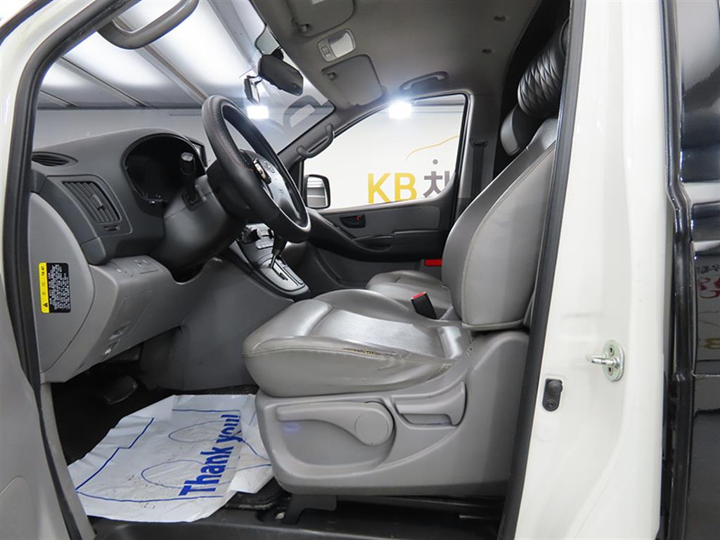 HYUNDAI Starex - Vista 5