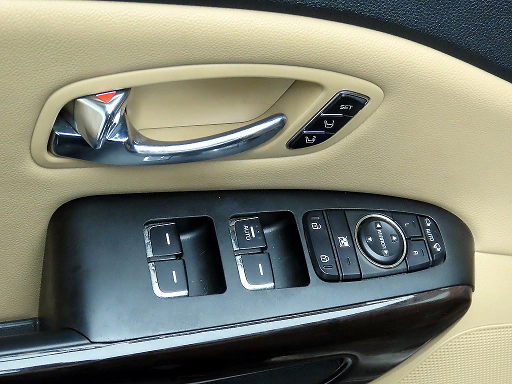 KIA Carnival - Vista 11