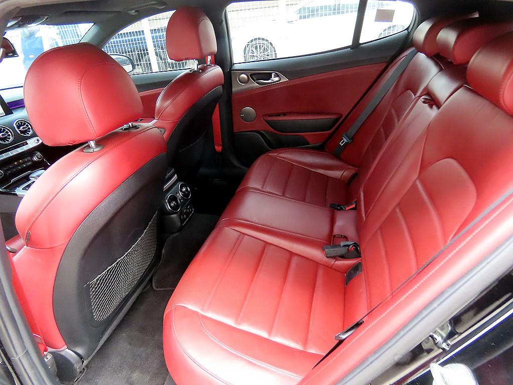 KIA Stinger - Vista 6