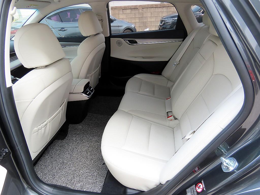 HYUNDAI Grandeur - Vista 6