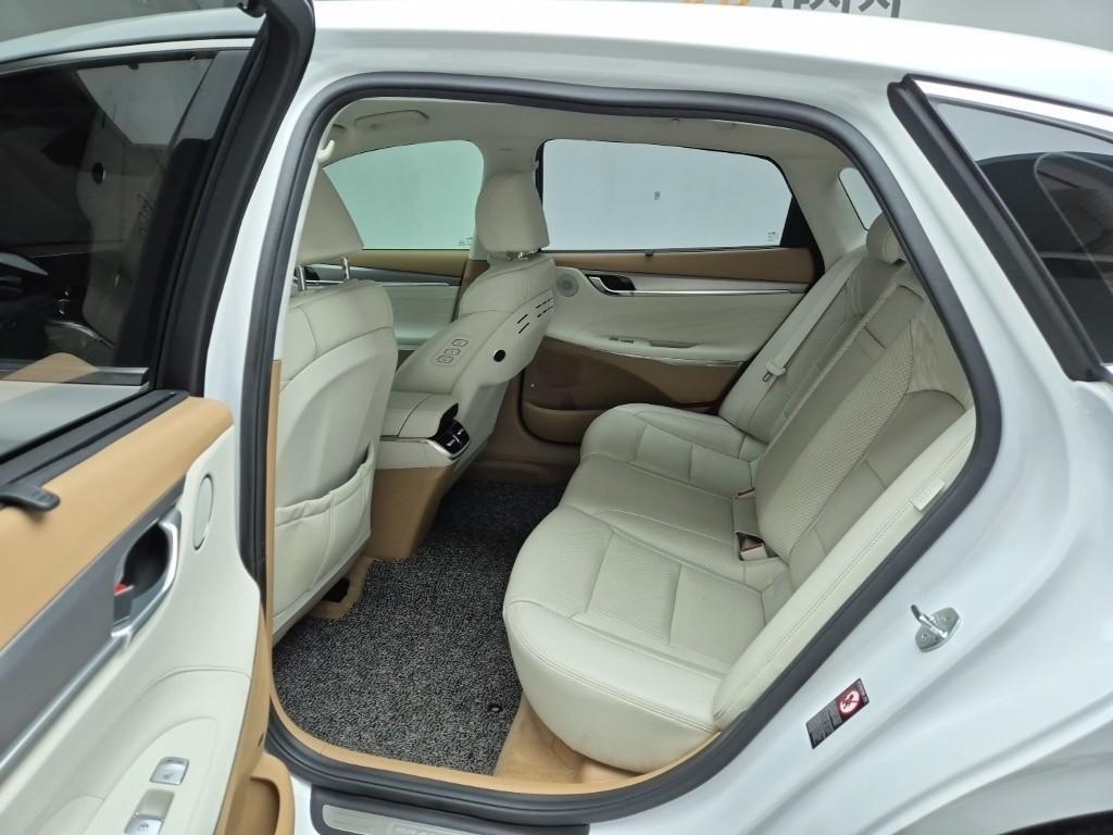 HYUNDAI Grandeur - Vista 12