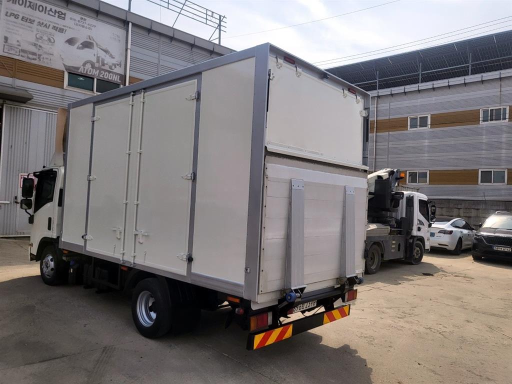 medium and large cargo truck - Vista 5