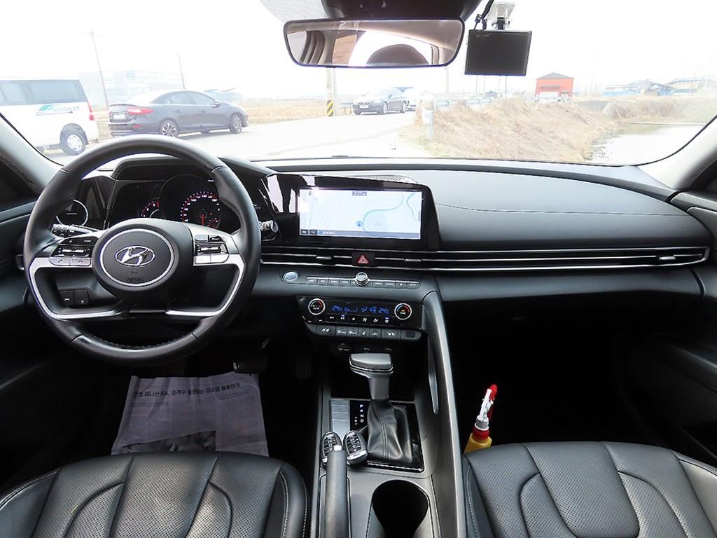 HYUNDAI Avante - Vista 9