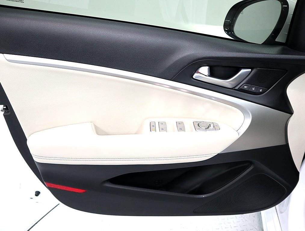 Genesis G70 - Vista 8