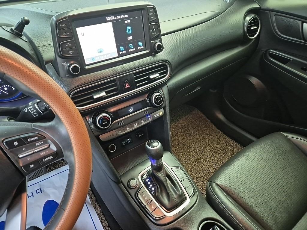 HYUNDAI Kona - Vista 10