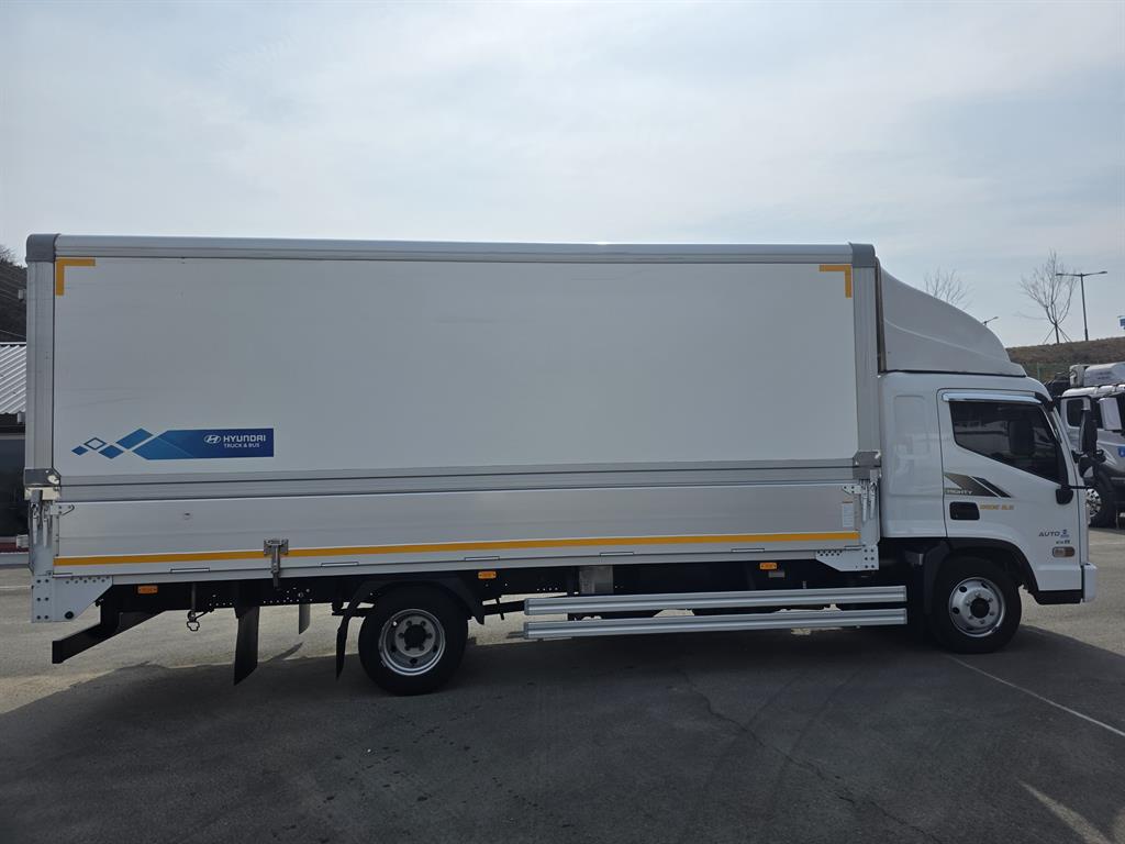 medium and large cargo truck - Vista 7