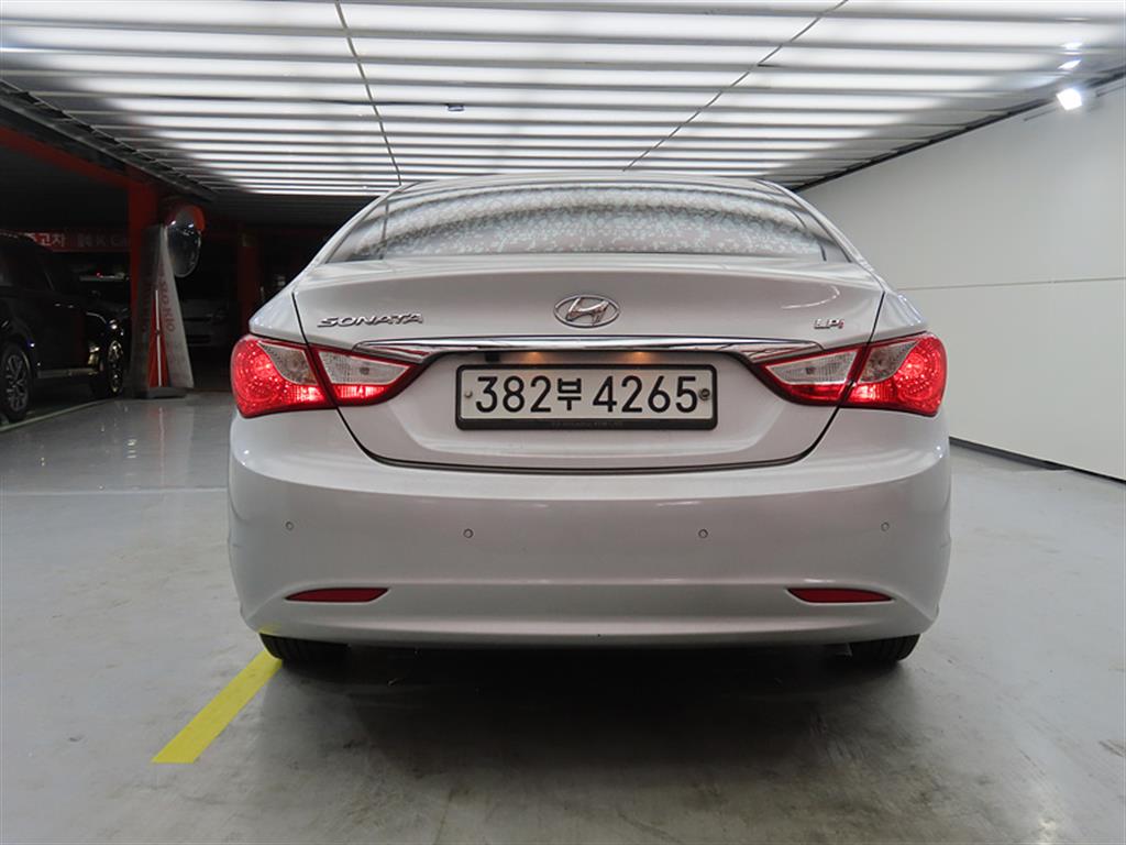 HYUNDAI Sonata - Vista 3