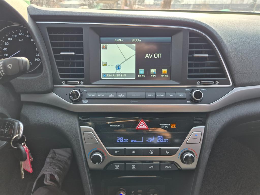 HYUNDAI Avante - Vista 10