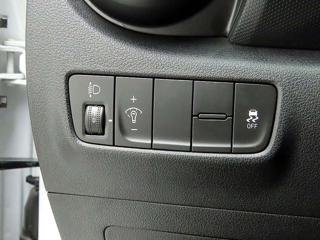 HYUNDAI Kona - Vista 12