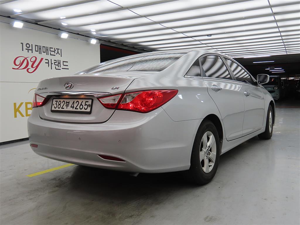 HYUNDAI Sonata - Vista 4