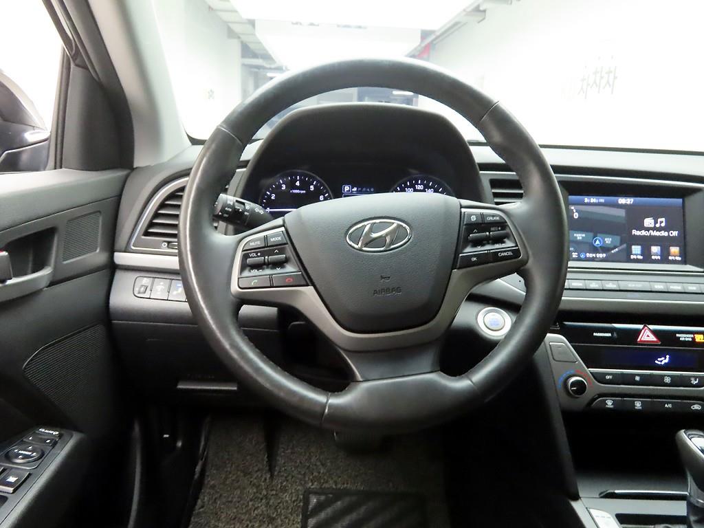 HYUNDAI Avante - Vista 7