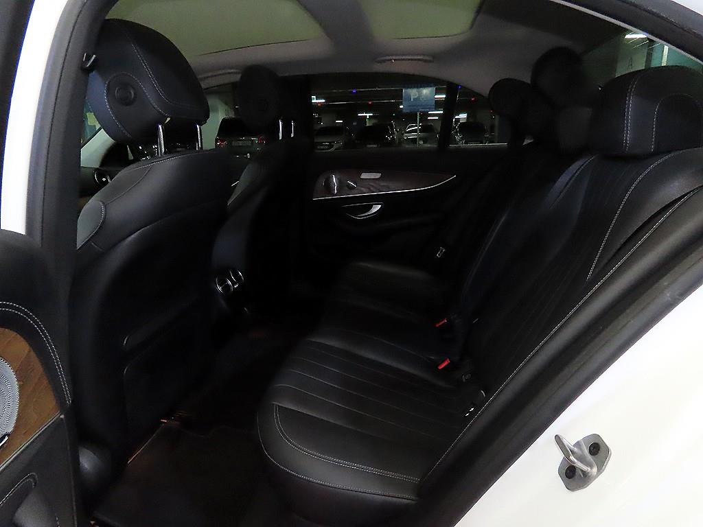 Mercedes Benz E class - Vista 7