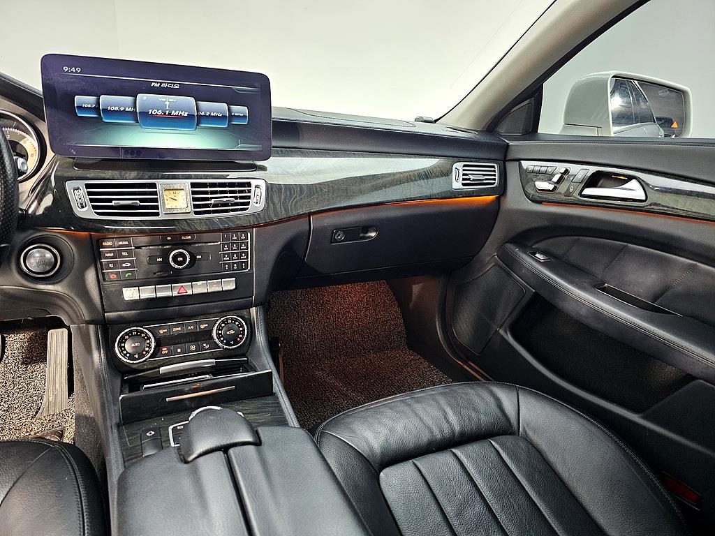 Mercedes Benz CLS Class - Vista 10