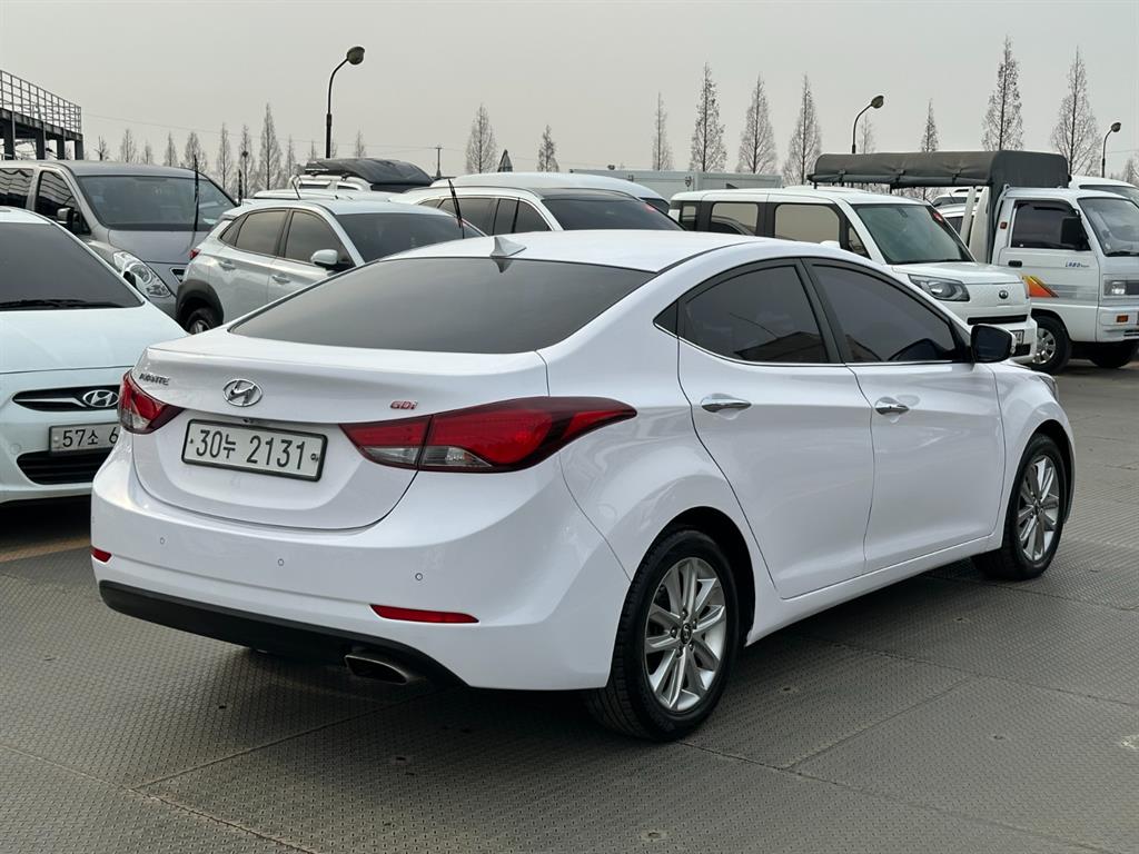 HYUNDAI Avante - Vista 4