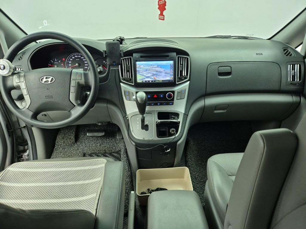 HYUNDAI Starex - Vista 5