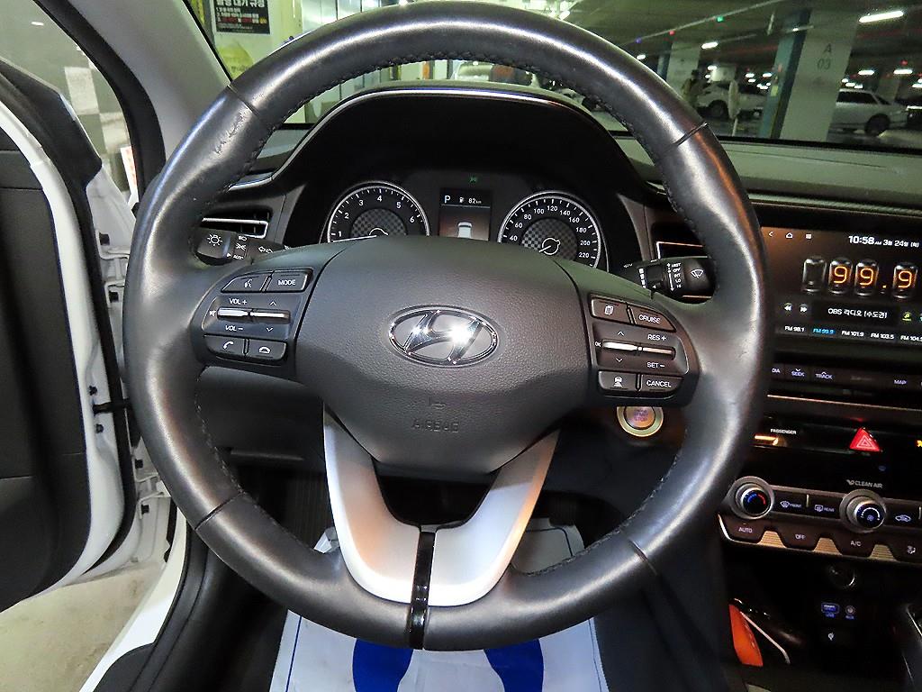 HYUNDAI Avante - Vista 8