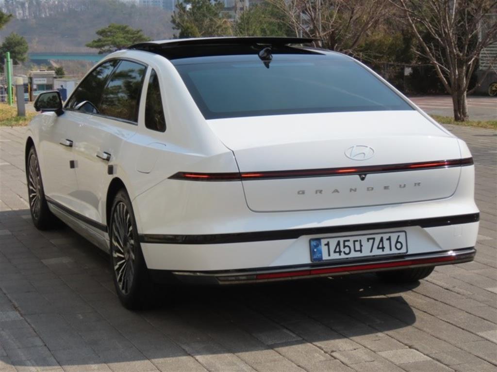 HYUNDAI Grandeur - Vista 7