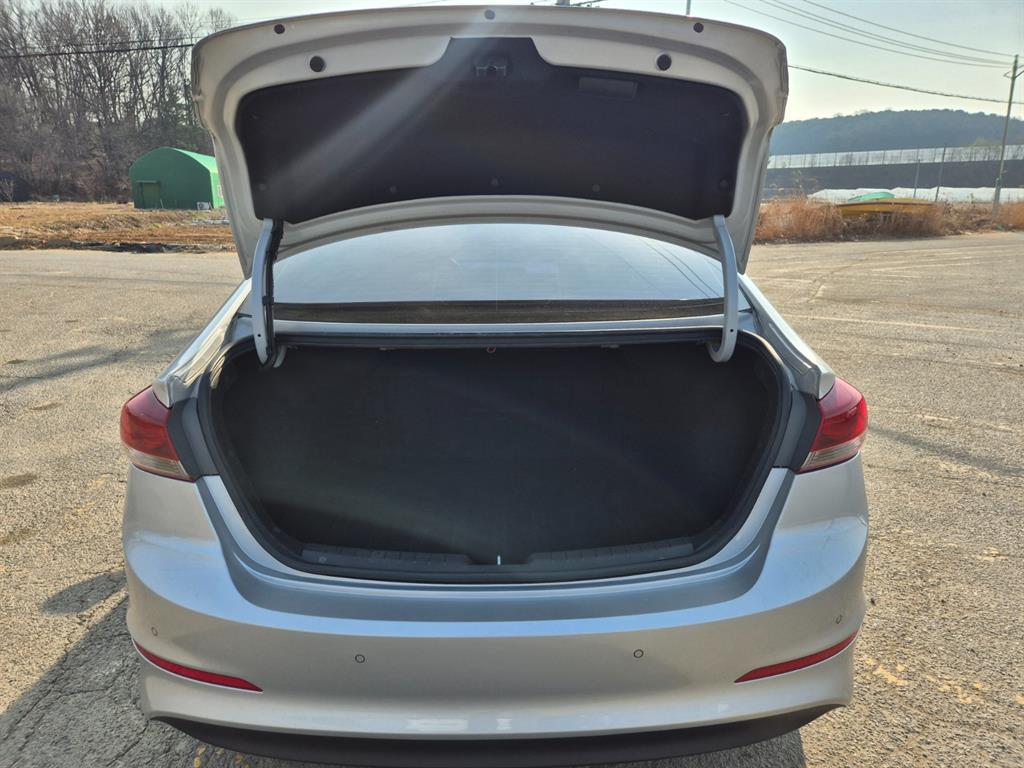 HYUNDAI Avante - Vista 7