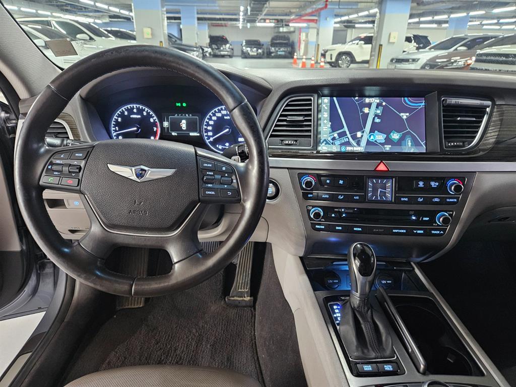 HYUNDAI Genesis - Vista 10