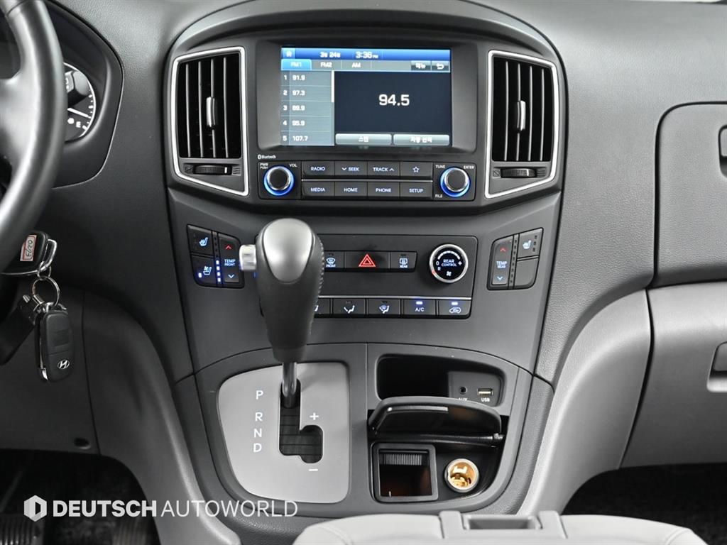 HYUNDAI Starex - Vista 10