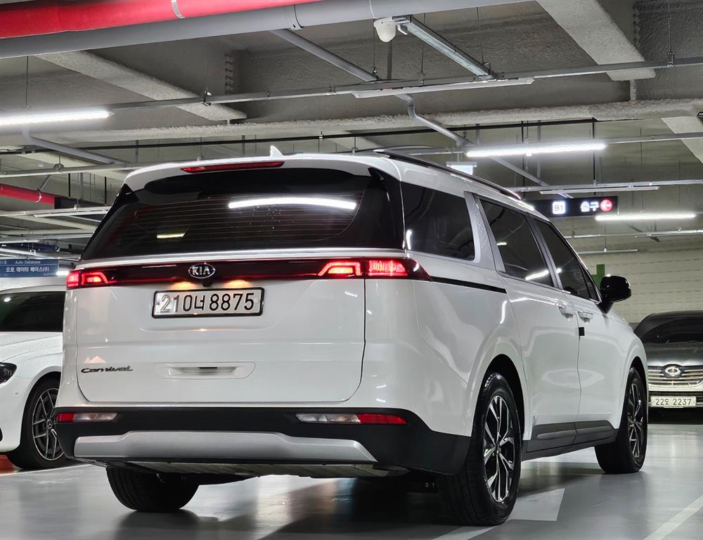 KIA Carnival - Vista 4