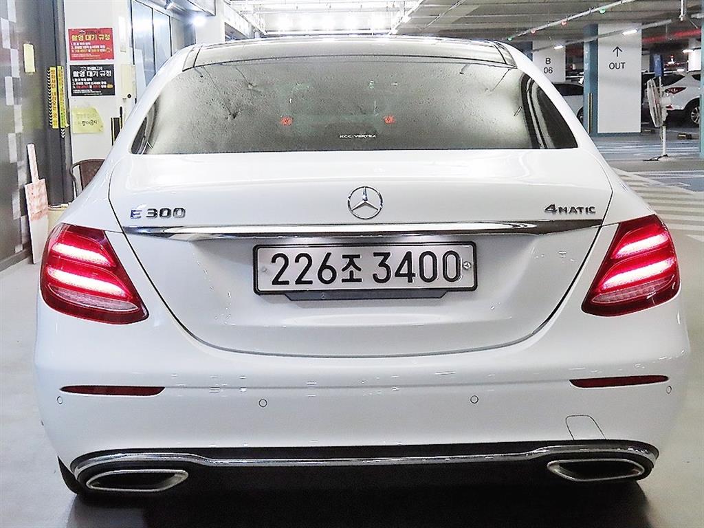 Mercedes Benz E class - Vista 5