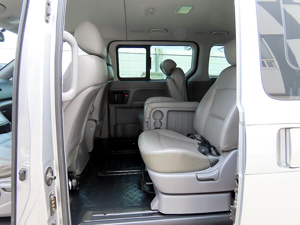 HYUNDAI Starex - Vista 6