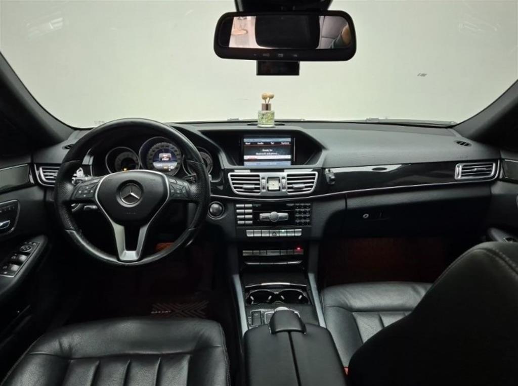 Mercedes Benz E class - Vista 7